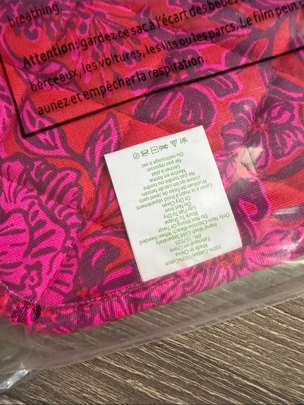 NWT Lilly Pulitzer Pot holders in Amaryllis Red Secret Hideaway